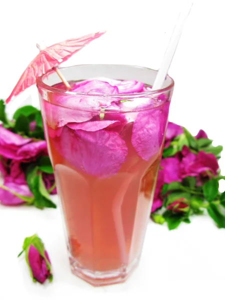 Bebida ponche cóctel de té con rosa silvestre —  Fotos de Stock