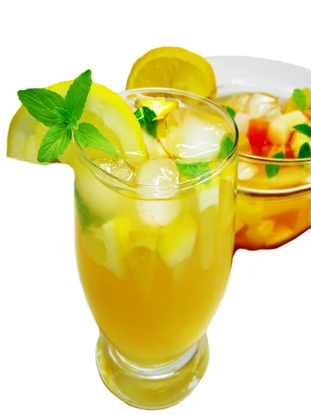 Punsch Cocktailgetränk mit Früchten — Stockfoto
