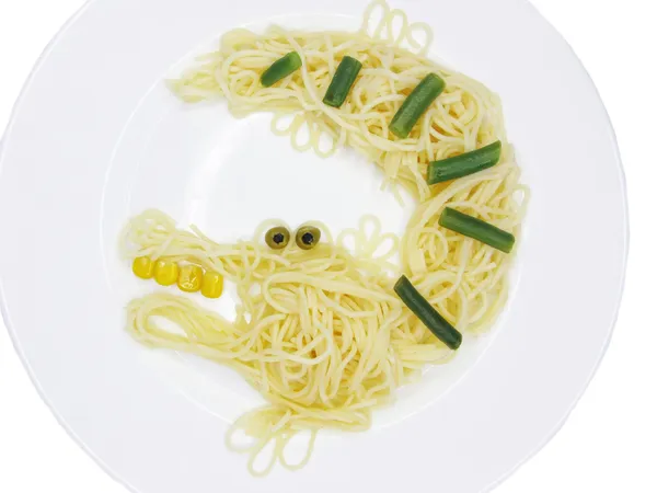 Creatieve pasta voedsel krokodil vorm — Stockfoto