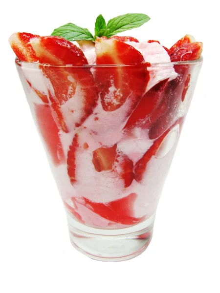 Erdbeerfrucht-Dessert mit Joghurt — Stockfoto