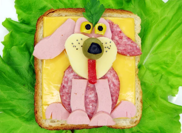 Творческий овощной сэндвич с сыром и ветчиной — стоковое фото