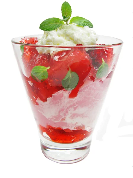 Dessert aux fruits à la fraise avec yaourt — Photo