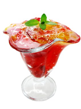 çilek meyve tatlı yoğurt ile