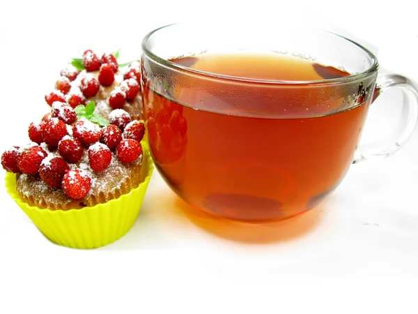 Sweet fancycakes with wild strawberry fruit and tea — Stock Photo, Image