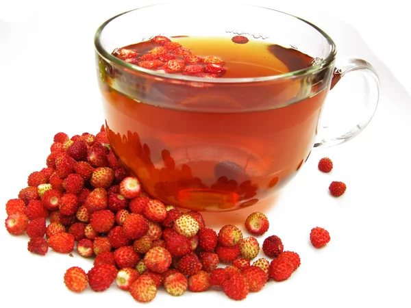 Fruit tea with wild strawberry berries — Stock Photo, Image