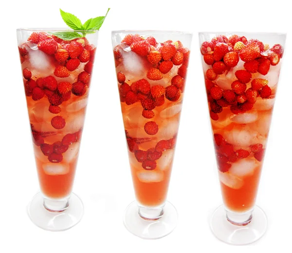 Fruit cocktail smoothie with wild strawberry — Stock Photo, Image