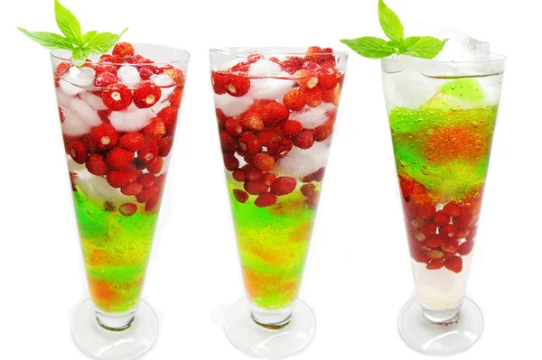 Fruit cocktail smoothie met wilde aardbei — Stockfoto