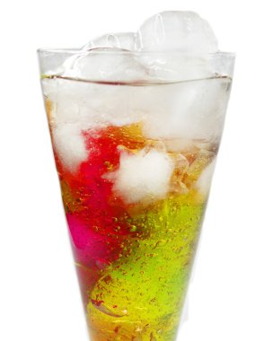 alkol ile nane kokteyli içki yumruk