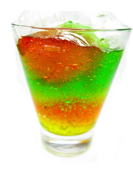 Bebida de coquetel de soco de álcool com gelo — Fotografia de Stock