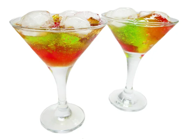 Bebidas de cóctel con ponche de alcohol con menta — Foto de Stock