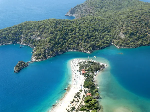 Panorama de laguna azul y playa de pavo oludeniz — Foto de Stock