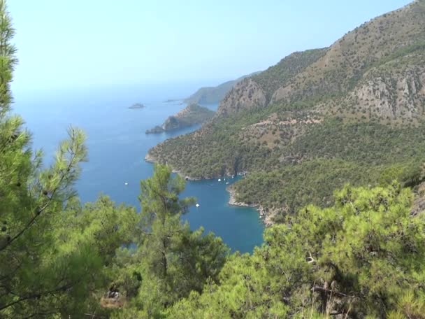 Panoramautsikt över Medelhavet kust och ön — Stockvideo