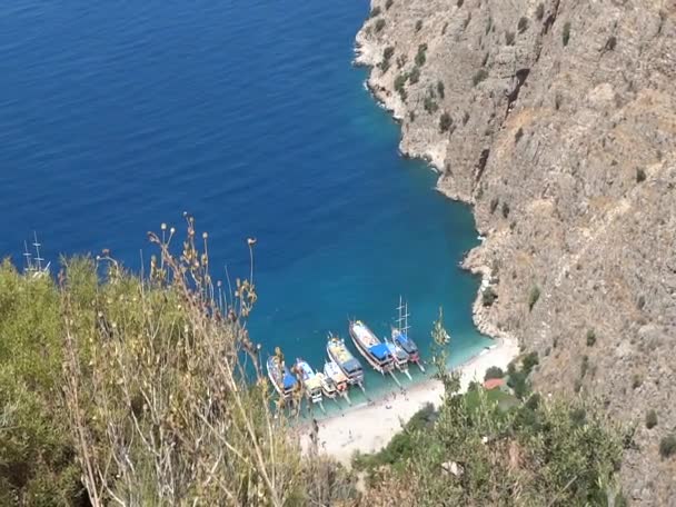 地中海トルコでバタフライ バレー深い峡谷 — ストック動画