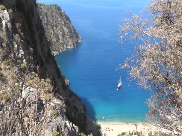 地中海トルコでバタフライ バレー深い峡谷 — ストック動画