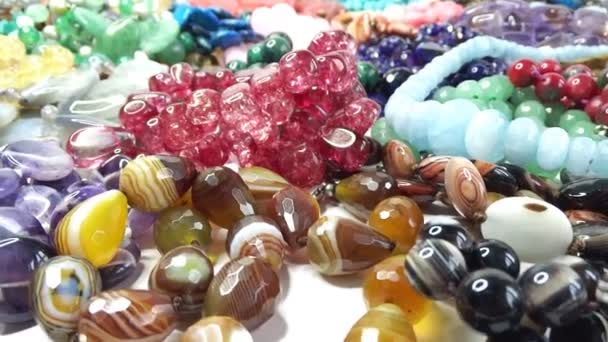 Semigem necklaces and beads jewelery as fashion background — Stock Video