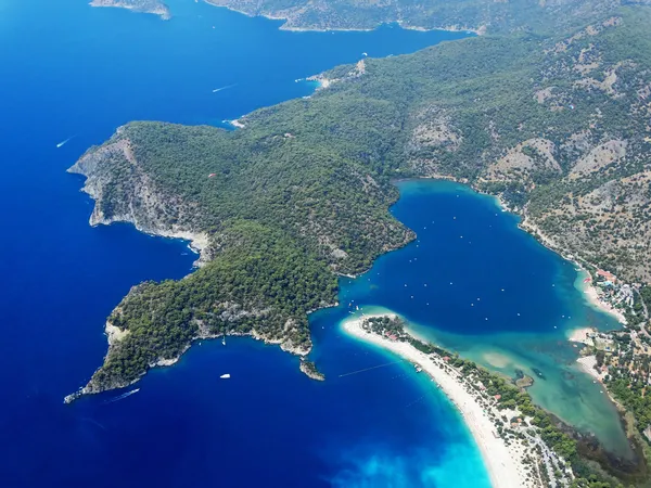 Panorama de la lagune bleue et la plage oludeniz dinde — Photo