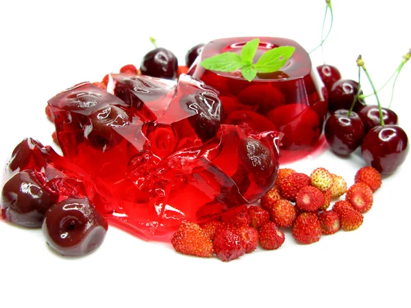 Piros zselés lekvár desszert cherry és vad eper — Stock Fotó