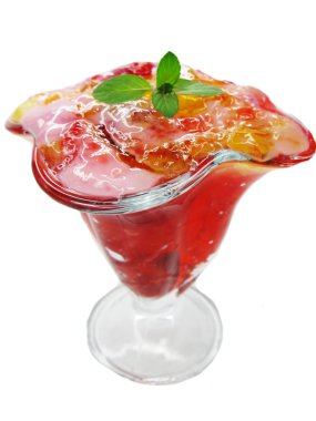 çilek meyve tatlı yoğurt ile