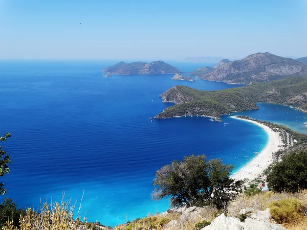 蓝色礁湖和海滩蝴蝶谷土耳其全景 — 图库照片