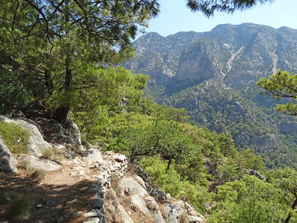 Yüksek dağların Türkiye'de yol izleme — Stok fotoğraf