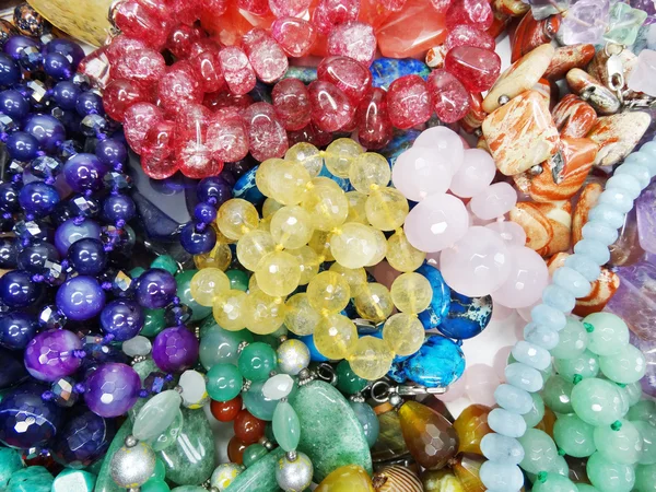 Semigem kristaller pärlor smycken — Stockfoto