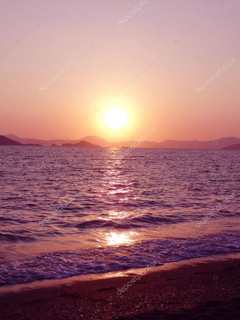 Coucher De Soleil Rose En Mer Méditerranée Photographie