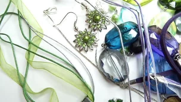 Jewelery beads necklaces with bright crystals — Stock Video