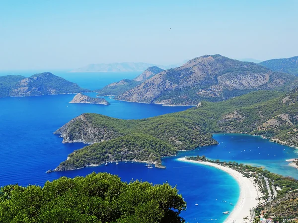 Panorama van blauwe lagune en strand oludeniz Turkije — Stockfoto