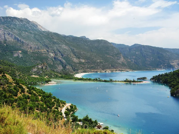 Panorama de la lagune bleue et la plage oludeniz dinde — Photo