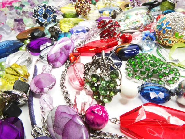 Cristales abalorios joyas como fondo de moda —  Fotos de Stock