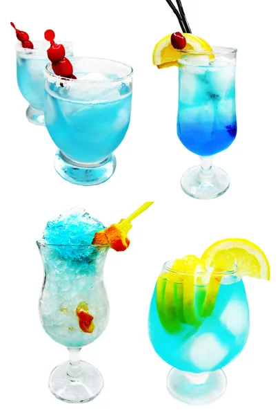 酒精的蓝色礁湖鸡尾酒喝与樱桃 — 图库照片