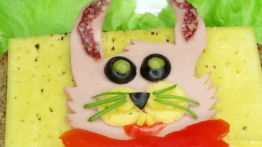 jambon ve peynir ile yaratıcı sebze sandviç