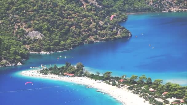 Panorama van blauwe lagune en strand oludeniz Turkije — Stockvideo