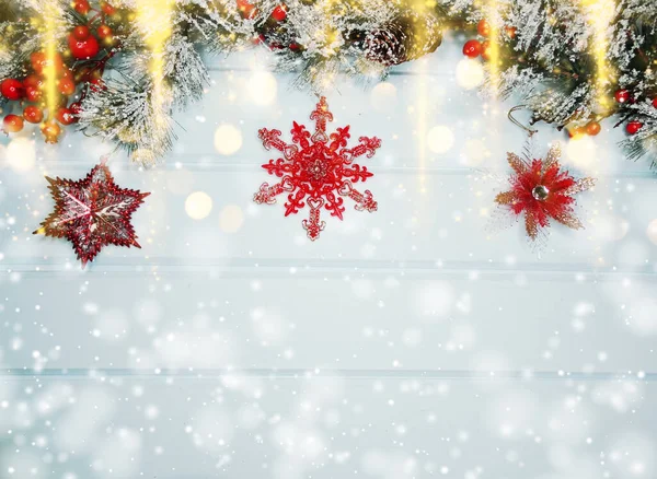 Winter Kerst Achtergrond Met Decor Fir Takken Kegels Sneeuw Blauwe — Stockfoto