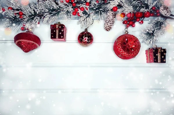 Winter Kerst Achtergrond Met Decor Fir Takken Kegels Sneeuw Blauwe — Stockfoto