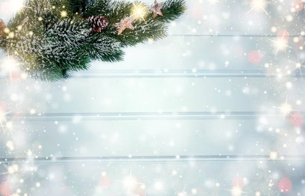 Inverno Sfondo Natale Con Coni Rami Abete Neve Texture Legno — Foto Stock