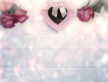 parlak arka plan üzerinde kırmızı gül çiçekleri ile aşk sevgililer günü 