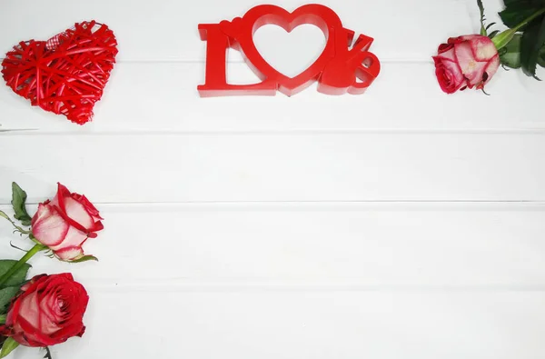 Amor Dia Dos Namorados Com Rosas Vermelhas Flores Fundo Brilhante — Fotografia de Stock