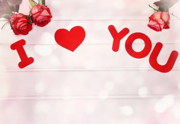Milovat Valentýnský Den Červenými Růží Květiny Lesklém Pozadí — Stock fotografie