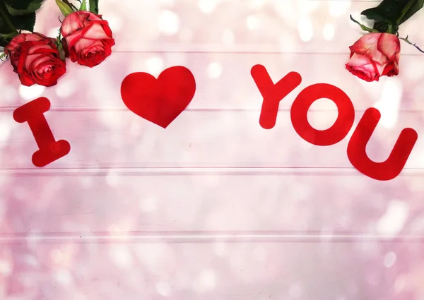 爱情人节与红玫瑰花在闪亮的背景 — 图库照片
