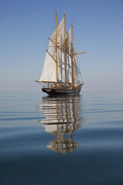 Schooner at sea in calm weather — Stock Photo, Image