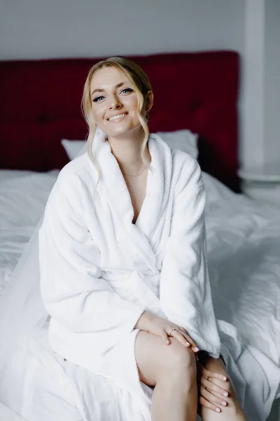 Wedding Morning Beautiful Bride White Robe Sitting Bed Bedroom High — Stock Photo, Image