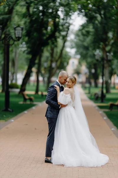 Handsome Groom Formal Suit Lovely Bride Long White Dress Beautiful — стоковое фото