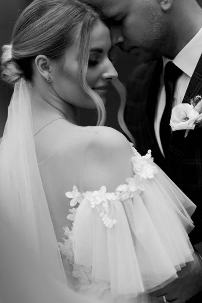 Bride Groom Wedding Dresses Natural Background Wedding Day Newlyweds Walking — ストック写真