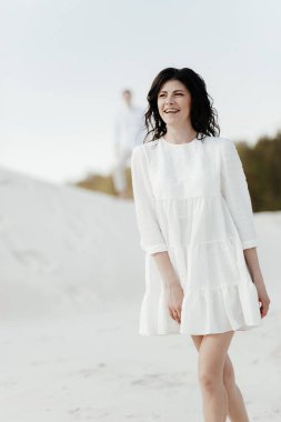 Kumsalda güzel bir kız. Yüksek kalite fotoğraf