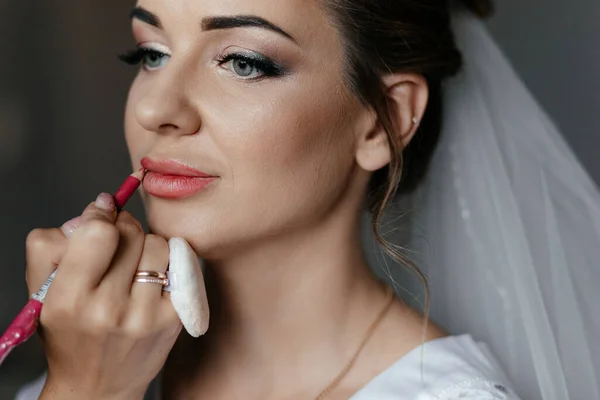 Make Artist Doing Makeup Bride High Quality Photo — Fotografia de Stock