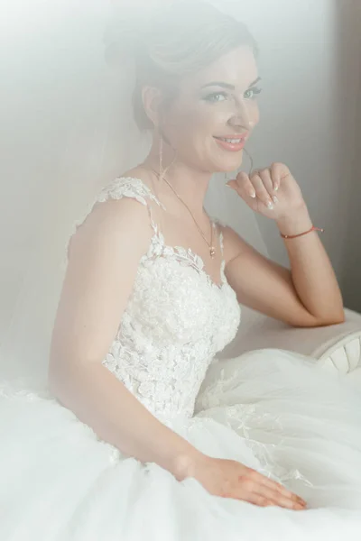 Portrait Smiling Bride Sofa High Quality Photo — стоковое фото