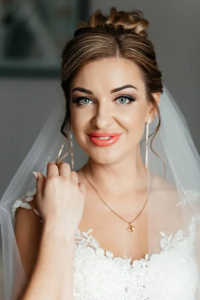 Close Portrait Gorgeous Bride Hotel Morning Charming Woman Great Hairstyle — Stock Photo, Image