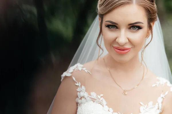 Close Portrait Bride Dressed White Dress Green Background High Quality — стоковое фото