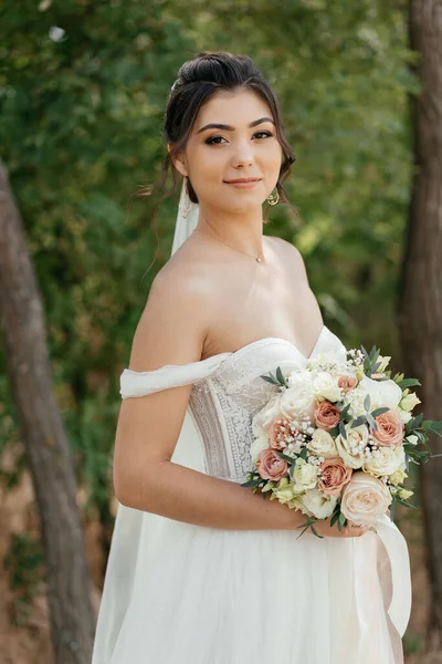 Beautiful Bride White Dress Garden High Quality Photo — Stock Photo, Image